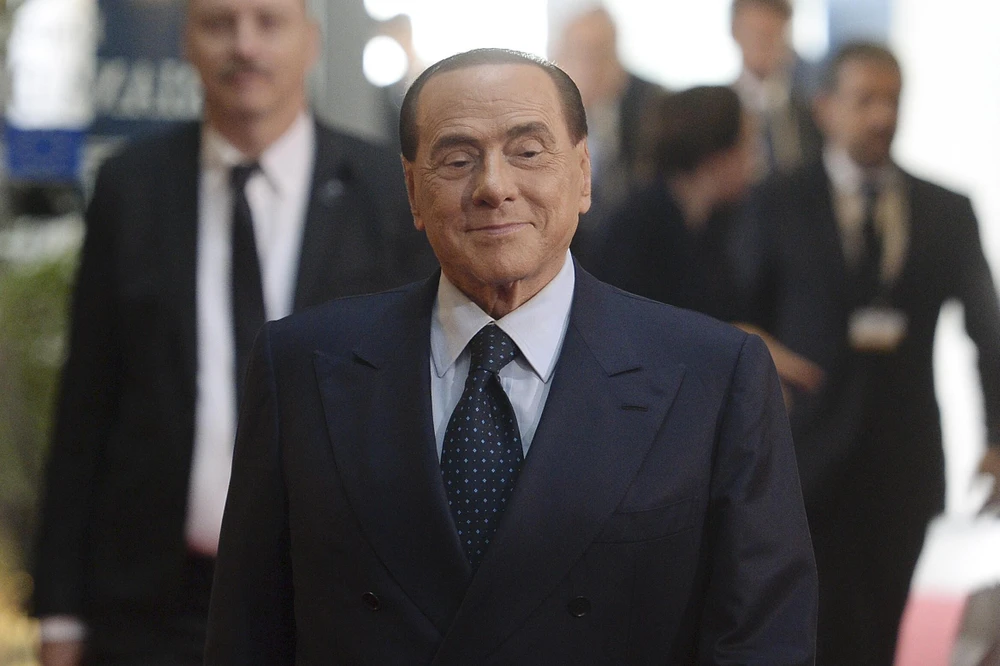 Cựu Thủ tướng Italy Silvio Berlusconi tới dự cuộc họp Nghị viện châu Âu tại Strasbourg, miền đông Pháp, ngày 1/7/2017. (Ảnh: AFP/TTXVN) 