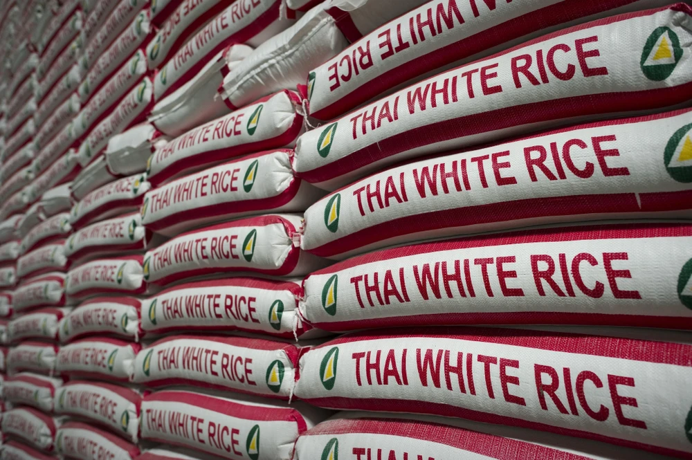 Gạo đóng bao tại một nhà máy ở Bangkok, Thái Lan. (Nguồn: AFP/TTXVN)