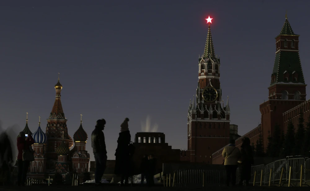 Tắt đèn hưởng ứng chiến dịch "Giờ Trái đất" tại Moskva (Nga) tối 30/3/2019. Ảnh: AFP/TTXVN 