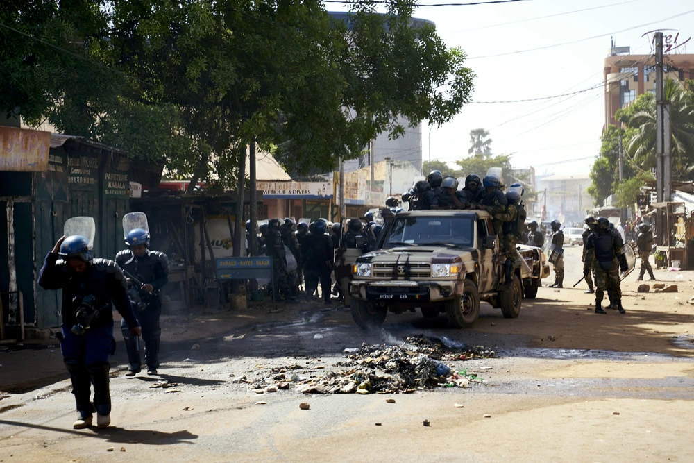 Cảnh sát Mali tuần tra tại Bamako. (Ảnh: AFP/ TTXVN)