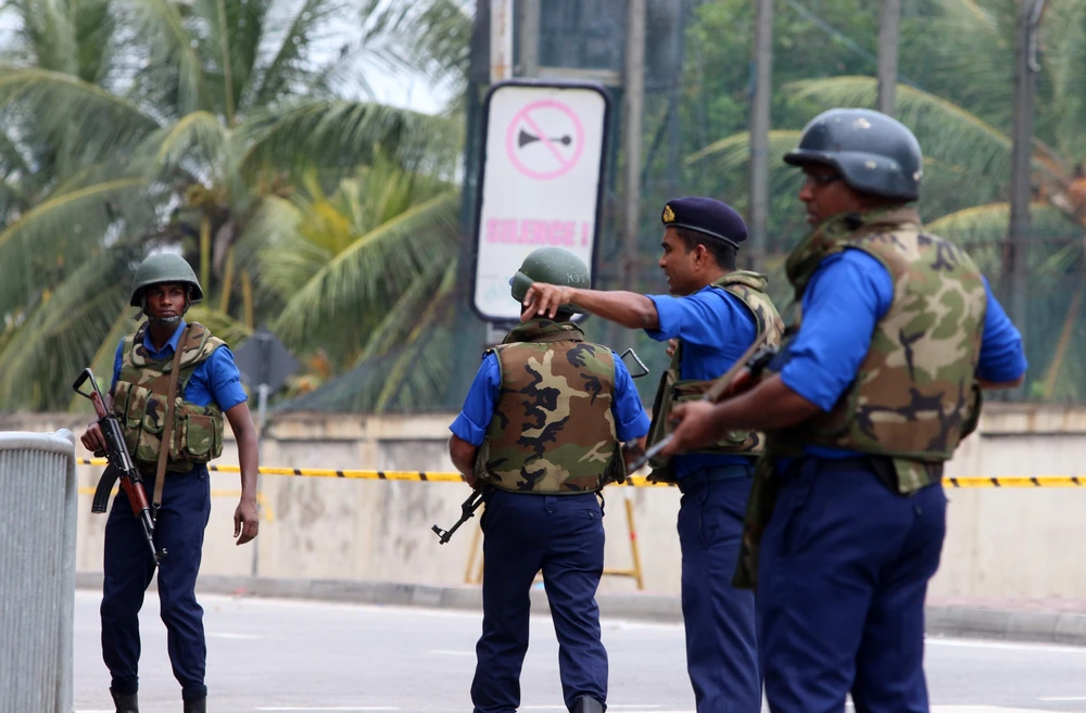Lực lượng an ninh Sri Lanka tuần tra tại thủ đô Colombo ngày 27/4/2019. (Ảnh: THX/TTXVN)