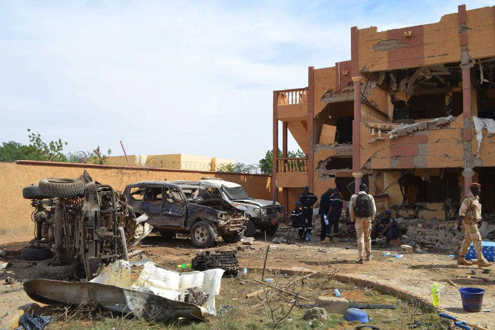 Hiện trường một vụ đánh bom liều chết tại Gao,Mali, ngày 13/11/2018. (Ảnh: AFP/TTXVN)