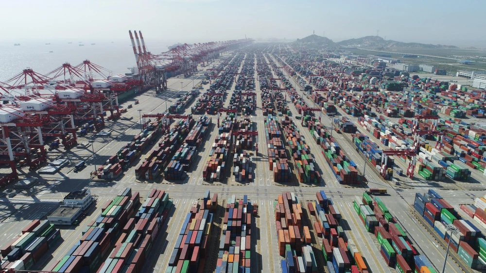 Cảng hàng hóa Dương Sơn ở Thượng Hải, Trung Quốc tháng 4/2017. (Ảnh: THX/TTXVN)