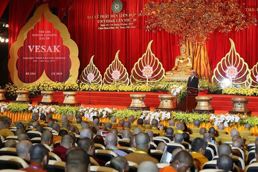 Phó Thủ tướng Thường trực Chính phủ Trương Hòa Bình phát biểu, chúc mừng thành công Đại lễ Vesak 2019. (Ảnh: Dương Giang/TTXVN)