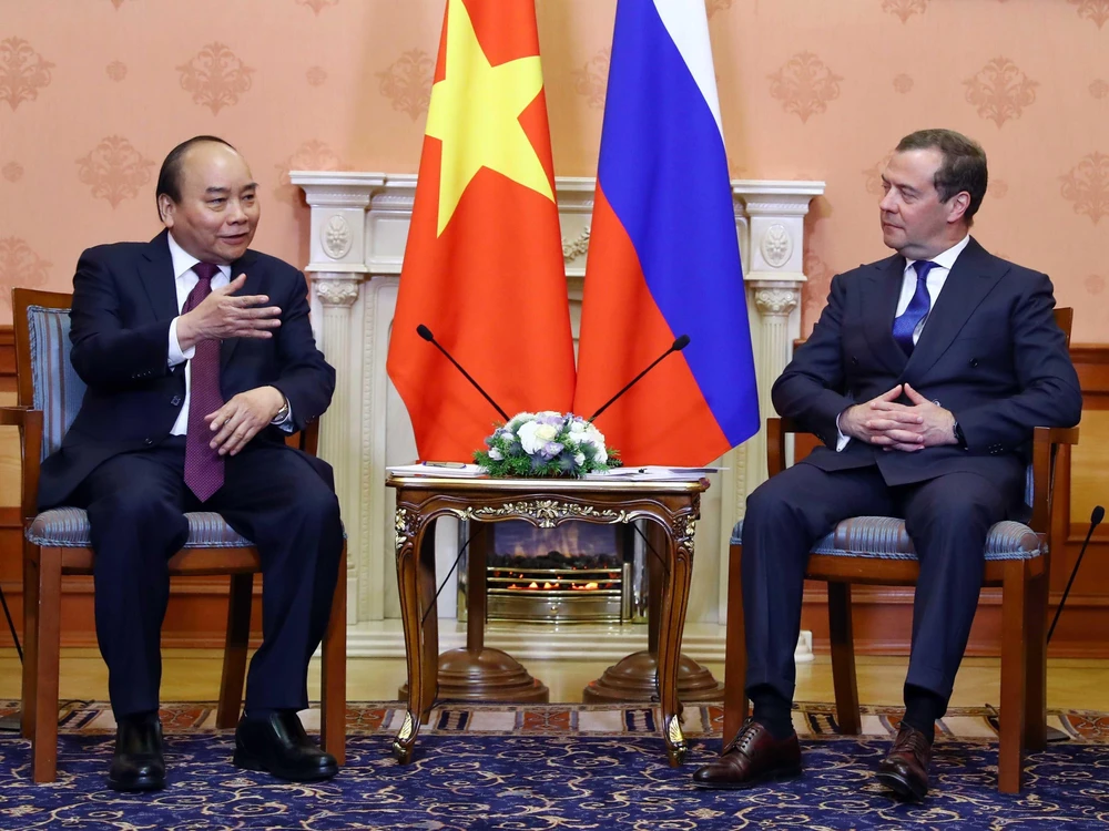 Thủ tướng Nguyễn Xuân Phúc và Thủ tướng Liên bang Nga Dmitri Medvedev. (Ảnh: Thống Nhất/TTXVN)