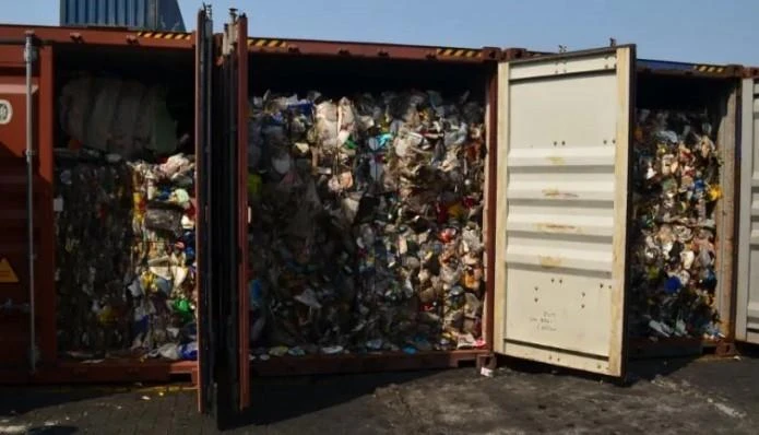 Các container rác thải của Canada tại cảng Subic của Philippines. (Ảnh: CBC/TTXVN)