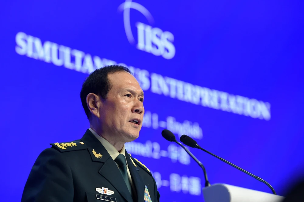 Bộ trưởng Quốc phòng Trung Quốc, Thượng tướng Ngụy Phượng Hòa phát biểu tại Đối thoại Shangri-La lần thứ 18 ở Singapore ngày 2/6. (Ảnh: AFP/TTXVN)