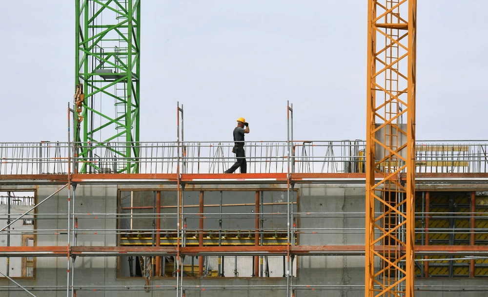 Công nhân làm việc tại một công trường xây dựng ở Munich, miền nam Đức, ngày 5/7/2018. (Ảnh: AFP/ TTXVN)