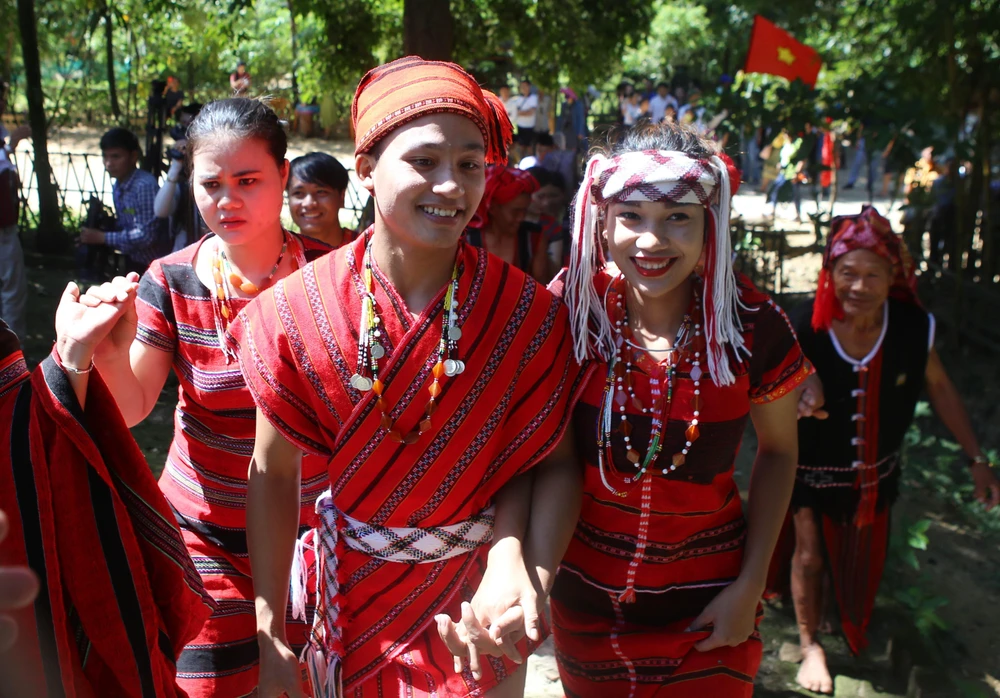 Lễ cưới truyền thống của dân tộc PaCô. (Ảnh: Hồ Cầu/TTXVN)