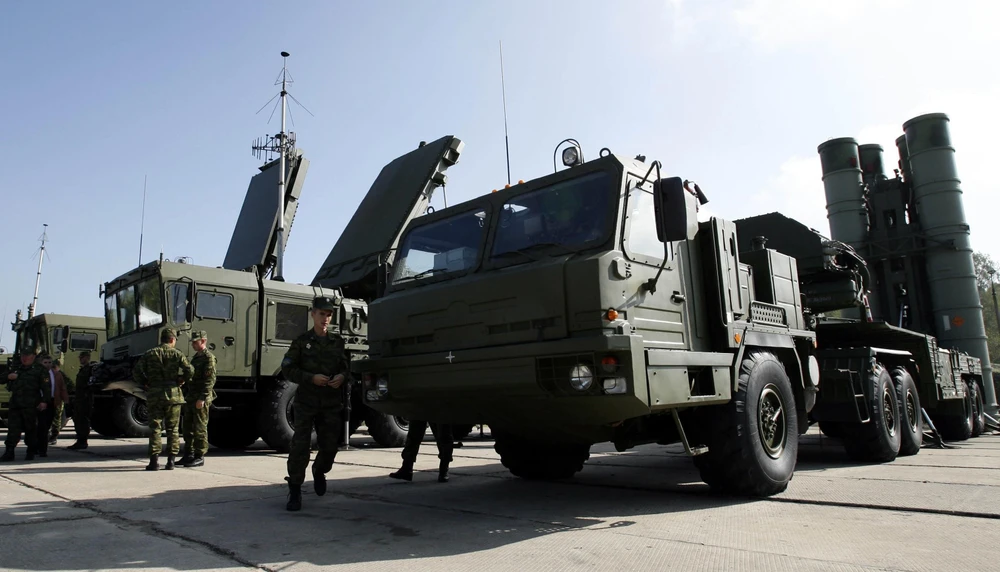 Hệ thống phòng thủ tên lửa S-400 Triumph của Nga tại Elektrostal. (Ảnh: AFP/TTXVN)