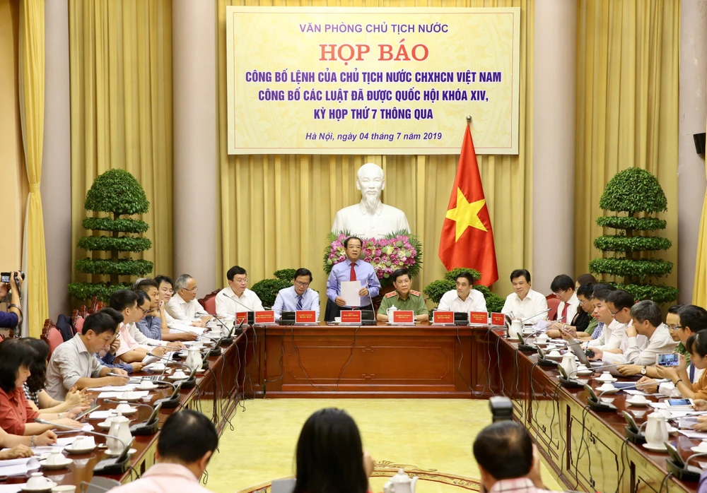 Ông Đào Việt Trung, Ủy viên Trung ương Đảng, Chủ nhiệm Văn phòng Chủ tịch nước chủ trì buổi họp báo. (Ảnh: Dương Giang/TTXVN)
