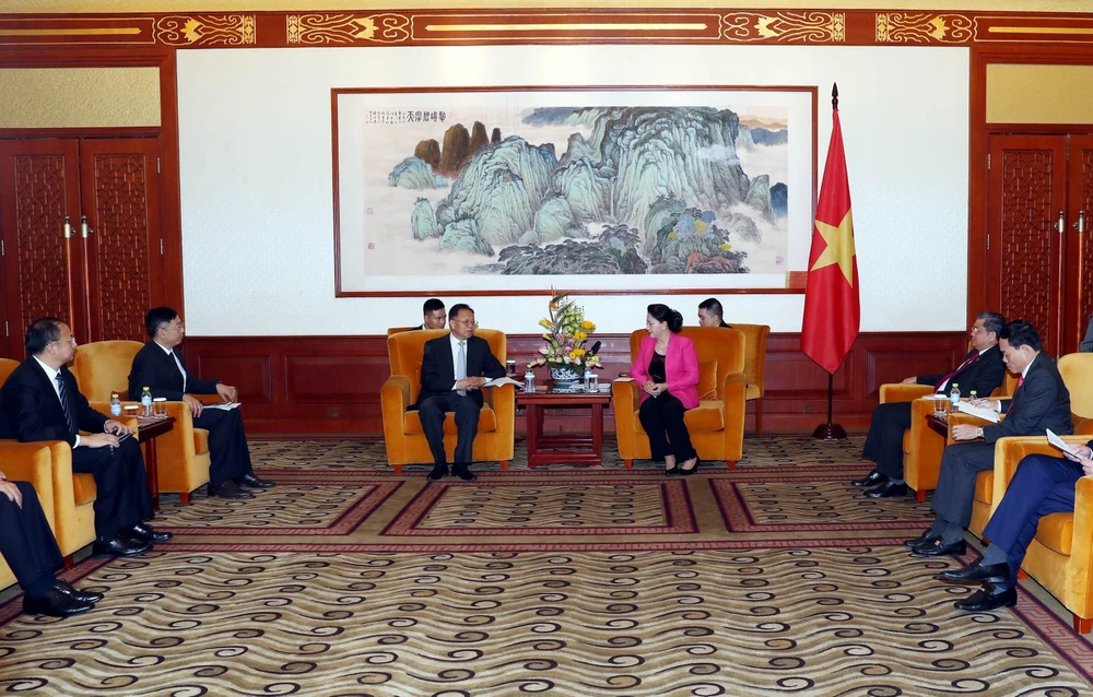 Chủ tịch Quốc hội Nguyễn Thị Kim Ngân tiếp Chủ tịch HĐQT Tập đoàn xây dựng năng lượng Trung Quốc. (Ảnh: Trọng Đức/TTXVN) 
