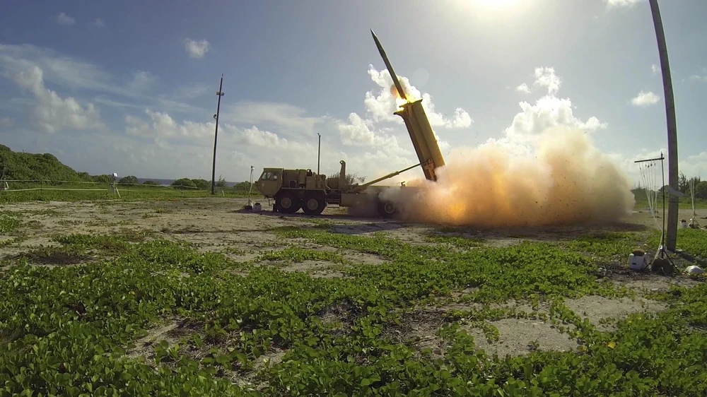 Hệ thống phòng thủ tên lửa tầm cao giai đoạn cuối THAAD của Mỹ được vận hành thử nghiệm tại đảo Wake, Thái Bình Dương. (Ảnh: AFP/TTXVN)