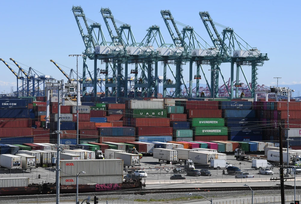 Các container hàng hóa của Trung Quốc và các nước khác chờ bốc dỡ tại cảng Long Beach, Los Angeles, California, Mỹ, ngày 16/2/2019. (Ảnh: AFP/ TTXVN)