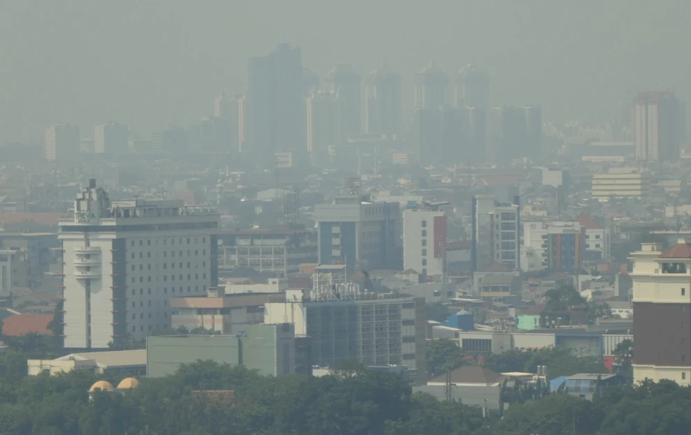 Khói mù ô nhiễm bao phủ Jakarta, Indonesia, ngày 24/7/2019. (Ảnh: AFP/ TTXVN)