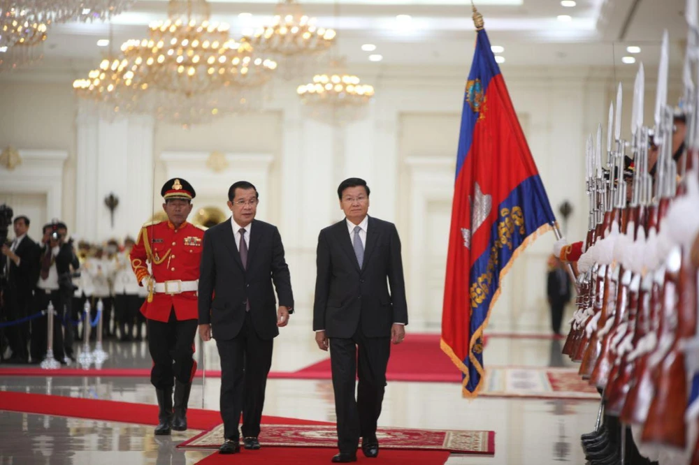 Lễ đón chính thức Thủ tướng Lào Thongloun Sisoulith tại cung Hòa Bình. (Nguồn: Fresh News)