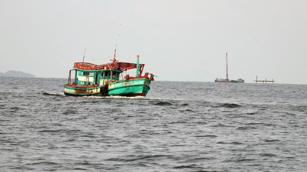 Tàu cá trên vùng biển Hà Tiên. (Ảnh: Lê Huy Hải/TTXVN)
