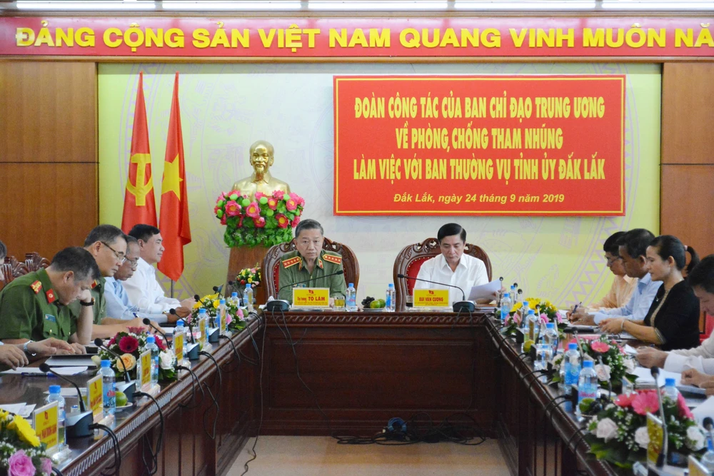 Đoàn công tác của Ban Chỉ đạo Trung ương về phòng, chống tham nhũng làm việc tại Đắk Lắk. (Ảnh: Tuấn Anh/TTXVN)