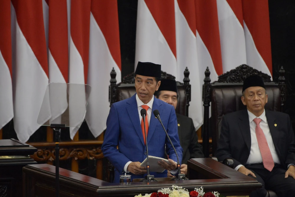 Tổng thống Indonesia Joko Widodo (thứ 2 phải) phát biểu tại cuộc họp Quốc hội ở Jakarta ngày 16/8. (Ảnh: AFP/TTXVN)