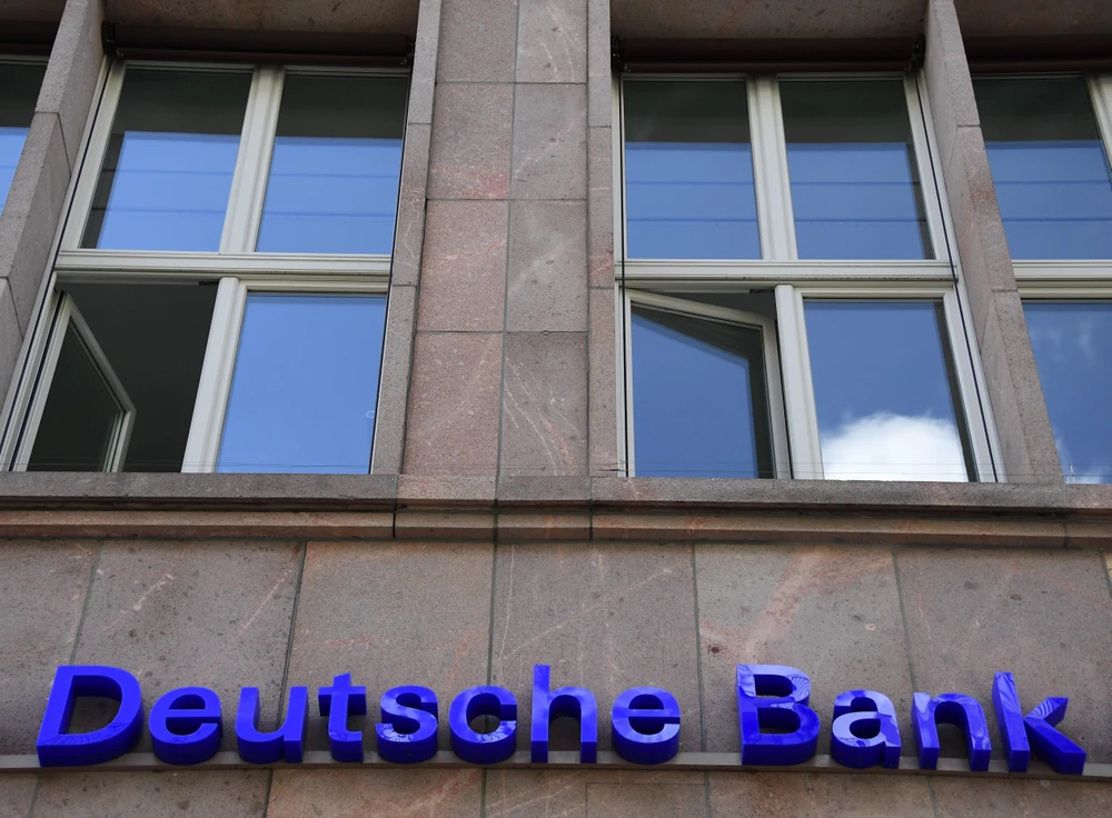 Một chi nhánh của Ngân hàng Deutsche Bank ở Berlin, Đức. (Ảnh: AFP/TTXVN)