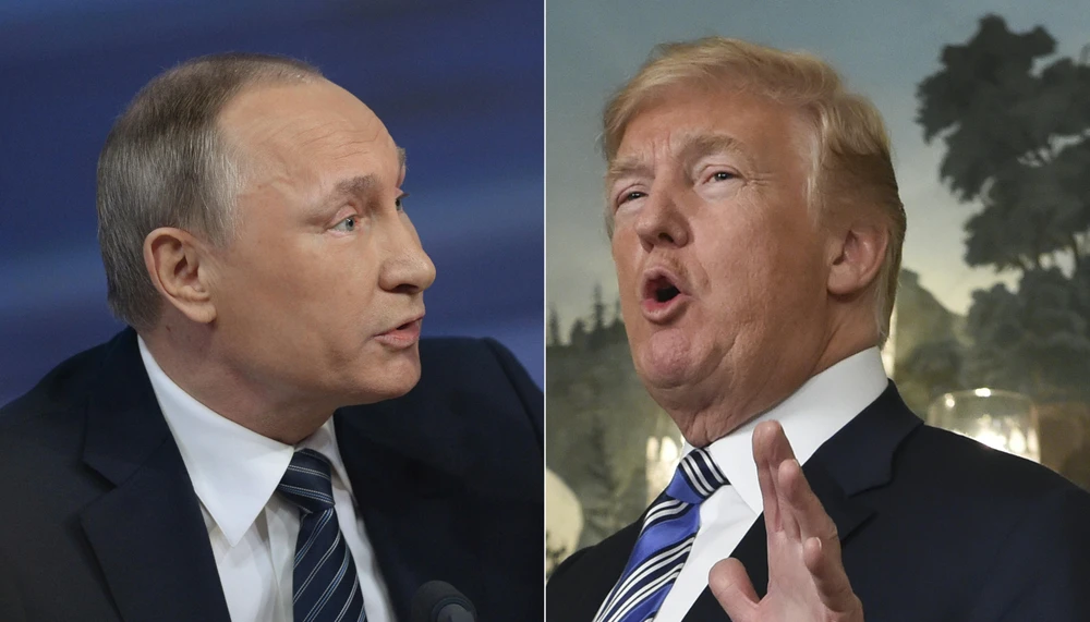 Tổng thống Mỹ Donald Trump (phải) và Tổng thống Nga Vladimir Putin. (Ảnh: AFP/TTXVN)
