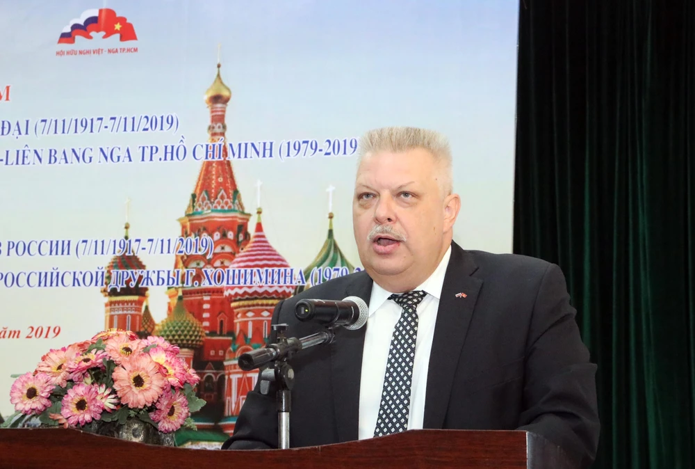 Ông Alexey Vladimirovich Popov, Tổng Lãnh sự Liên bang Nga tại Thành phố Hồ Chí Minh phát biểu tại buổi Họp mặt. (Ảnh: Xuân Khu-TTXVN)