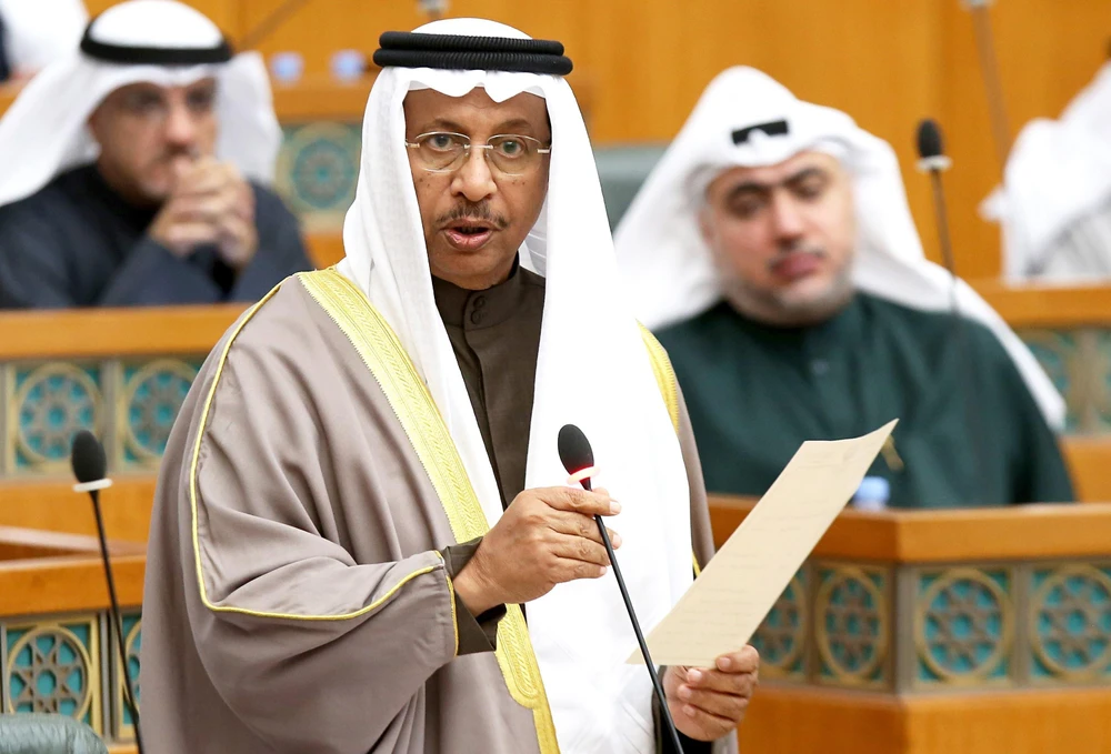 Cựu hủ tướng Kuwait Sheikh Jaber Al-Mubarak al-Hamad Al-Sabah tại phiên họp Quốc hội ở Kuwait City. (Ảnh: AFP/TTXVN)
