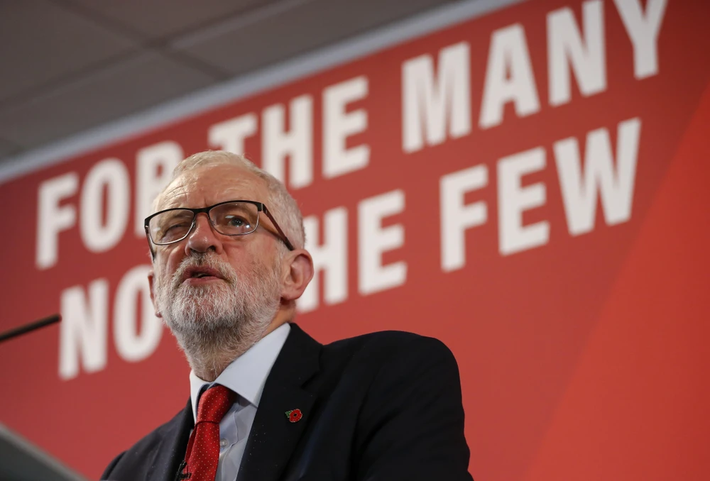 Lãnh đạo Công đảng Jeremy Corbyn phát biểu tại Harlow, Anh, ngày 5/11/2019. (Ảnh: THX/TTXVN)