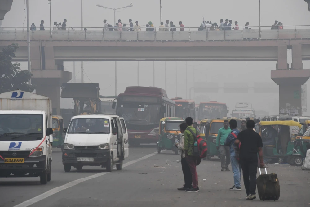 Khói mù bao phủ thủ đô New Delhi, Ấn Độ ngày 4/11/2019. (Ảnh: AFP/TTXVN)