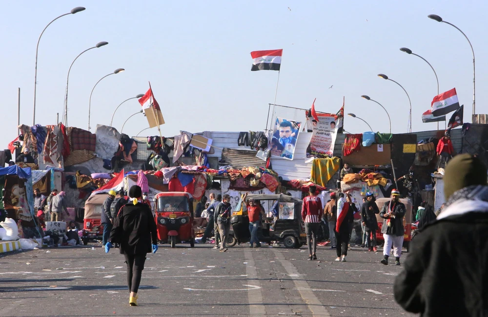 Người biểu tình tập trung tại Baghdad, Iraq, ngày 19/11/2019. (Ảnh: AFP/TTXVN)