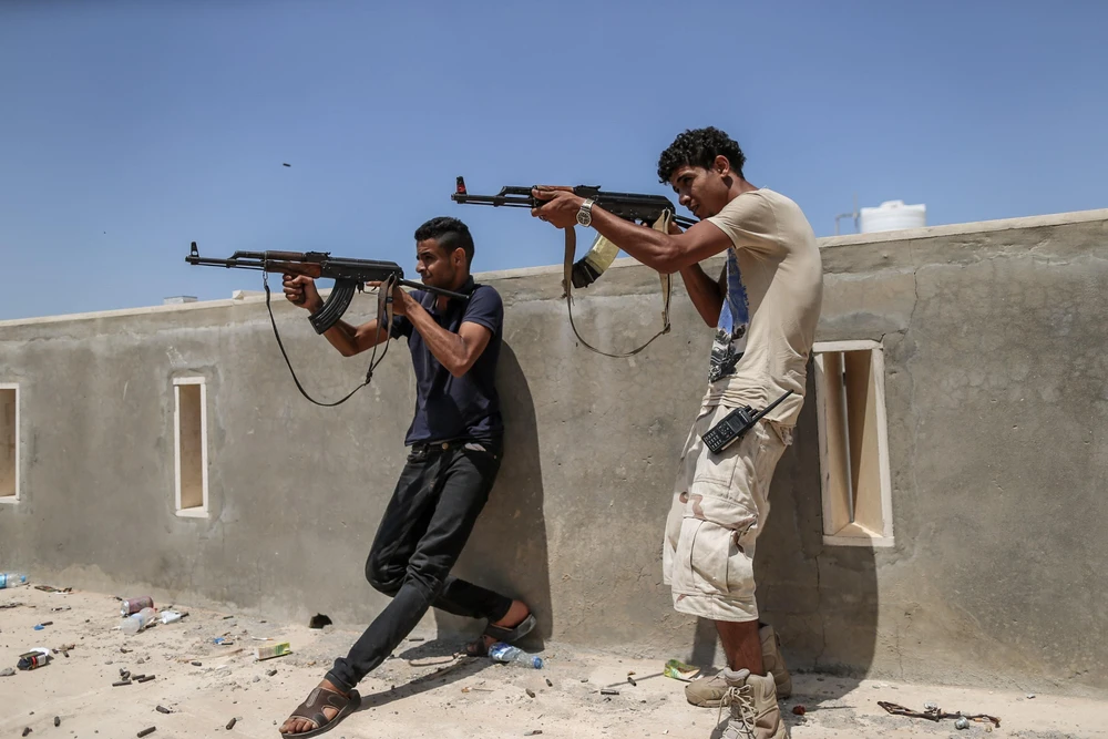 Lực lượng Chính phủ Đoàn kết Dân tộc Libya (GNA) được Liên hợp quốc hậu thuẫn trong cuộc đụng độ với lực lượng tự xưng Quân đội quốc gia Libya (LNA) tại Tripoli, Libya, ngày 24/8/2019. (Ảnh: THX/ TTXVN)