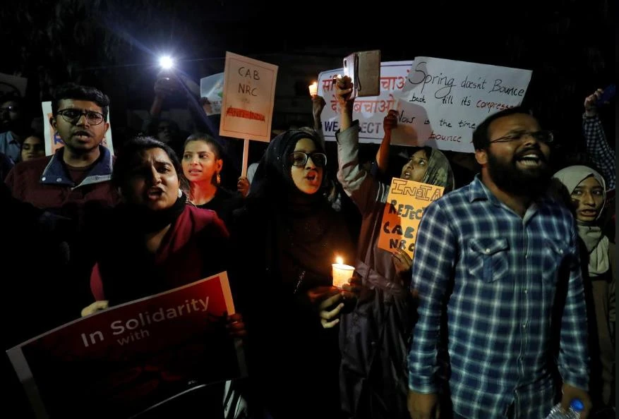 Người biểu tình chống lại Luật quốc tịch sửa đổi tại Ahmedabad ngày 17/12/2019. (Nguồn: Reuters)