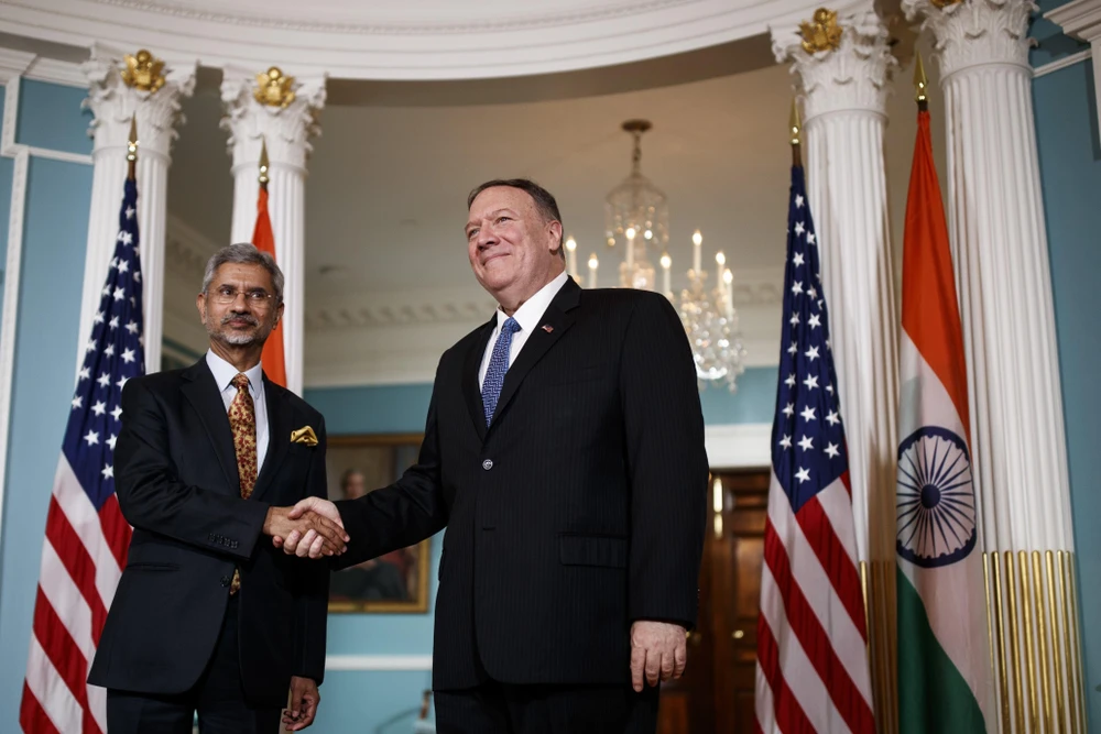 Ngoại trưởng Mỹ Mike Pompeo (phải) và Ngoại trưởng Ấn Độ Subrahmanyam Jaishankar tại cuộc gặp ở Washington D.C., Mỹ ngày 30/9. (Ảnh: THX/TTXVN)