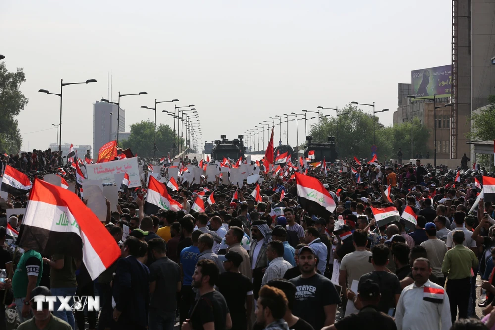Người dân Iraq tuần hành tại thủ đô Baghdad ngày 1/10/2019. (Ảnh: THX/TTXVN)