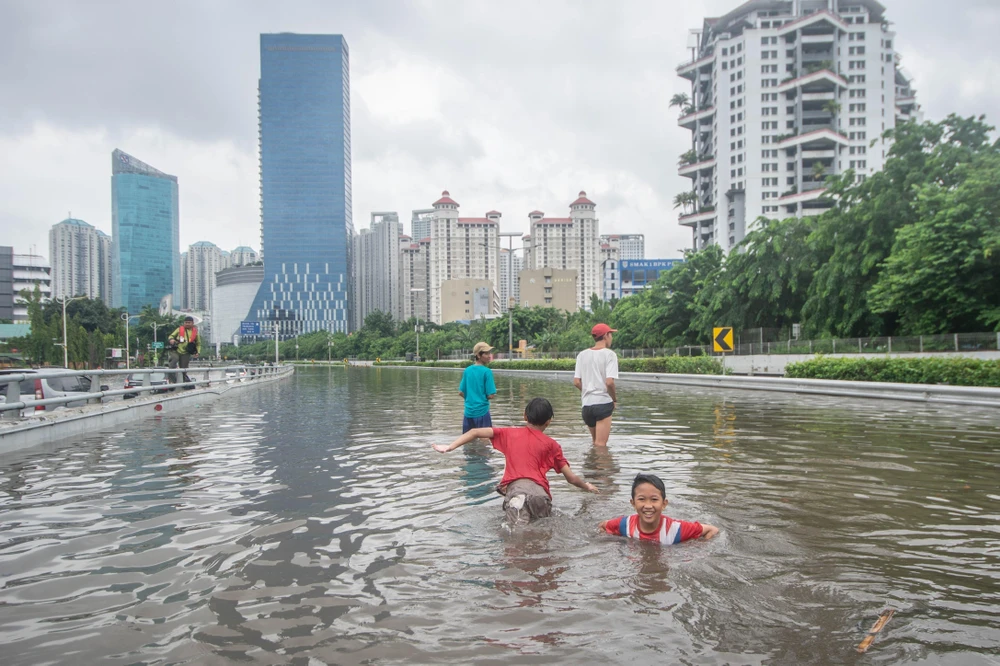 Cảnh ngập lụt sau những trận mưa lớn tại Jakarta, ngày 1/1/2020. (Ảnh: THX/TTXVN)