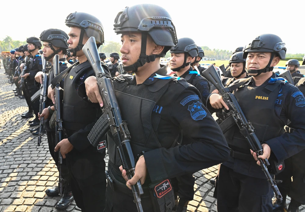 Cảnh sát Indonesia tại Jakarta. (Ảnh: AFP/TTXVN)