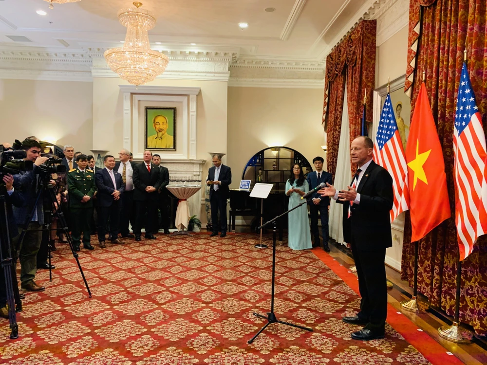 Trợ lý Ngoại trưởng Hoa Kỳ David Stilwell phát biểu tại Lễ khởi động kỷ niệm 25 năm thiết lập quan hệ ngoại giao Việt Nam-Hoa Kỳ (1995-2020). (Ảnh: Đặng Huyền/TTXVN)