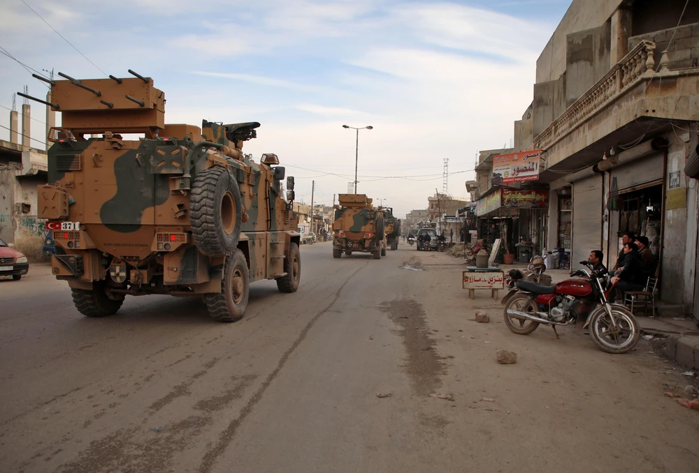 Đoàn xe quân sự của Thổ Nhĩ Kỳ tiến vào phía Nam tỉnh Idlib, Syria ngày 3/2/2020. (Ảnh: AFP/TTXVN)