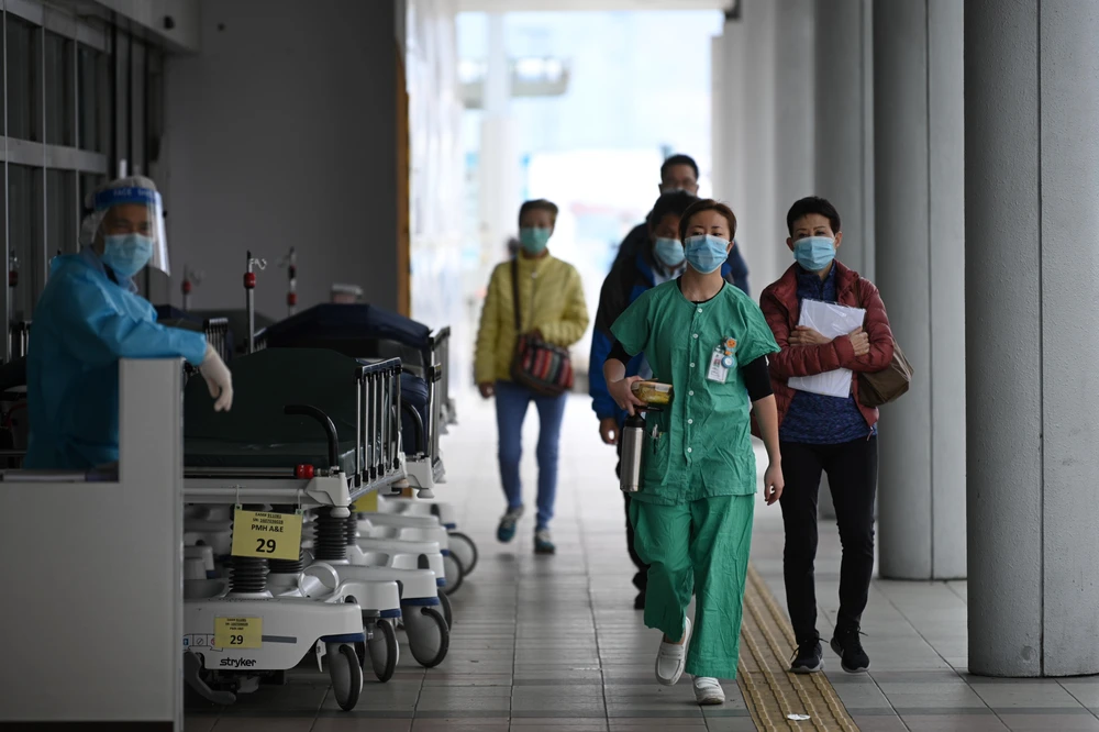 Nhân viên y tế làm việc tại bệnh viện Princess Margaret ở Hong Kong, Trung Quốc ngày 4/2/2020. (Ảnh: AFP/TTXVN)