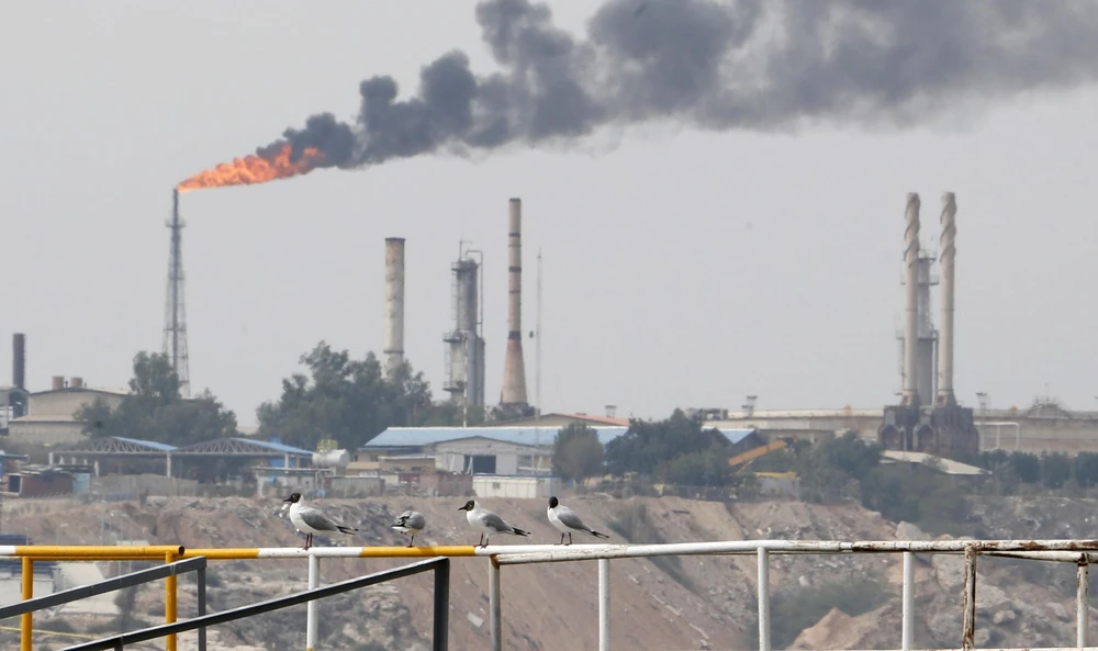 Một cơ sở khai thác dầu trên đảo Khark, Iran. (Ảnh: AFP/TTXVN)