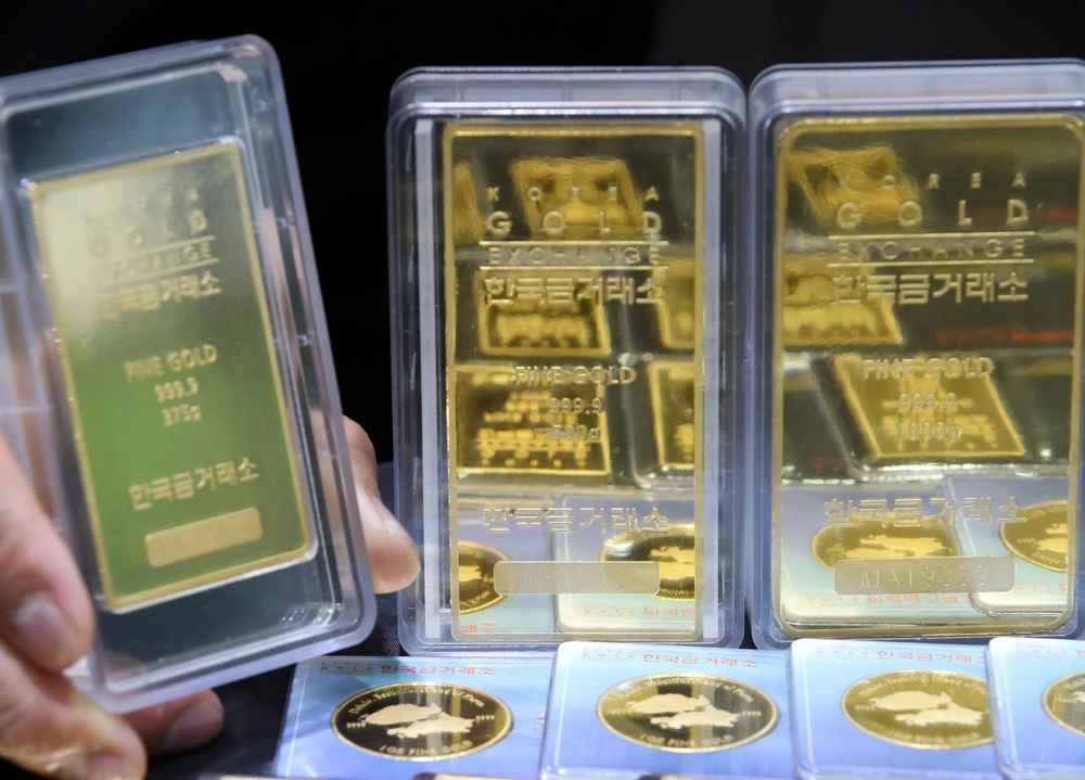 Vàng miếng tại Sàn giao dịch chứng khoán Seoul, Hàn Quốc. (Ảnh: Yonhap/TTXVN)