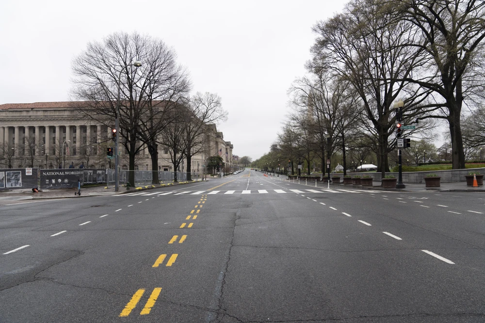 Cảnh vắng vẻ trên đường phố tại Washington D.C., Mỹ ngày 23/3/2020, trong bối cảnh dịch COVID-19 lan rộng. (Ảnh: THX/TTXVN)