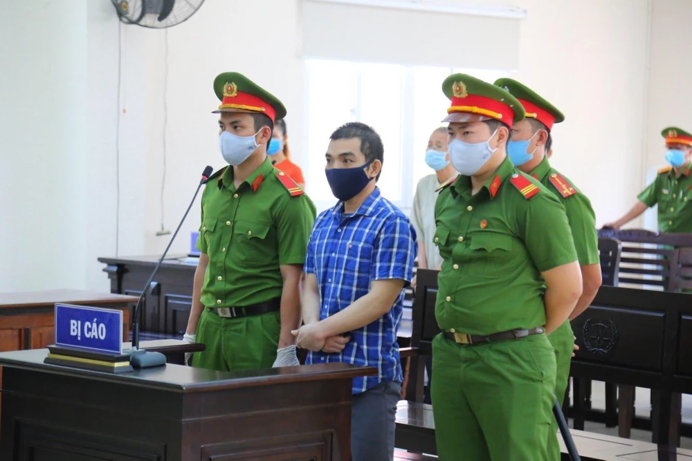 Bị cáo Trương Dương tại phiên tòa sáng ngày 21/4/2020. (Ảnh: Nguyễn Văn Việt/TTXVN)