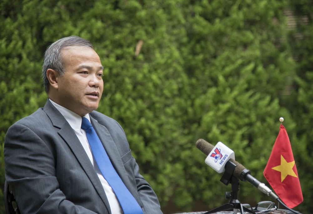 Đại sứ Việt Nam tại Nhật Bản Vũ Hồng Nam trả lời phỏng vấn TTXVN. (Ảnh: TTXVN)