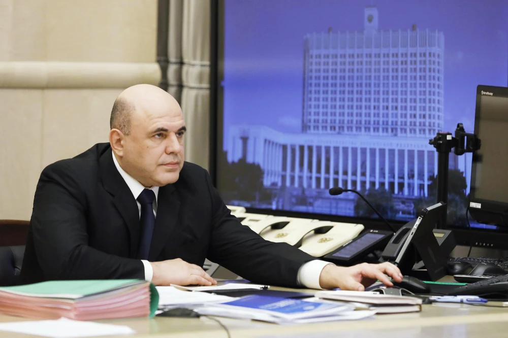 Thủ tướng Nga Mikhail Mishustin chủ trì cuộc họp trực tuyến với các thành viên Chính phủ tại Moskva, ngày 30/4/2020. (Ảnh: THX/TTXVN)