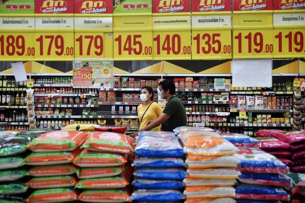 Gạo được bày bán tại một siêu thị ở Bangkok, Thái Lan. (Ảnh: AFP/TTXVN)