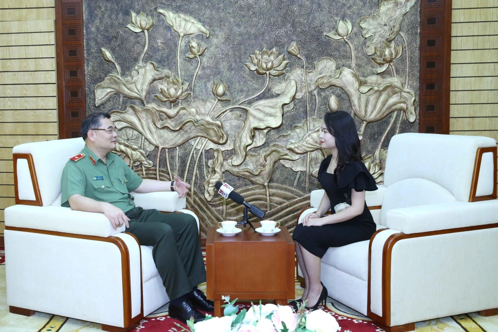 Thiếu tướng Tô Ân Xô, Chánh Văn phòng kiêm người phát ngôn Bộ Công an Việt Nam tại buổi trả lời phỏng vấn. (Ảnh: Phương Hoa/TTXVN)