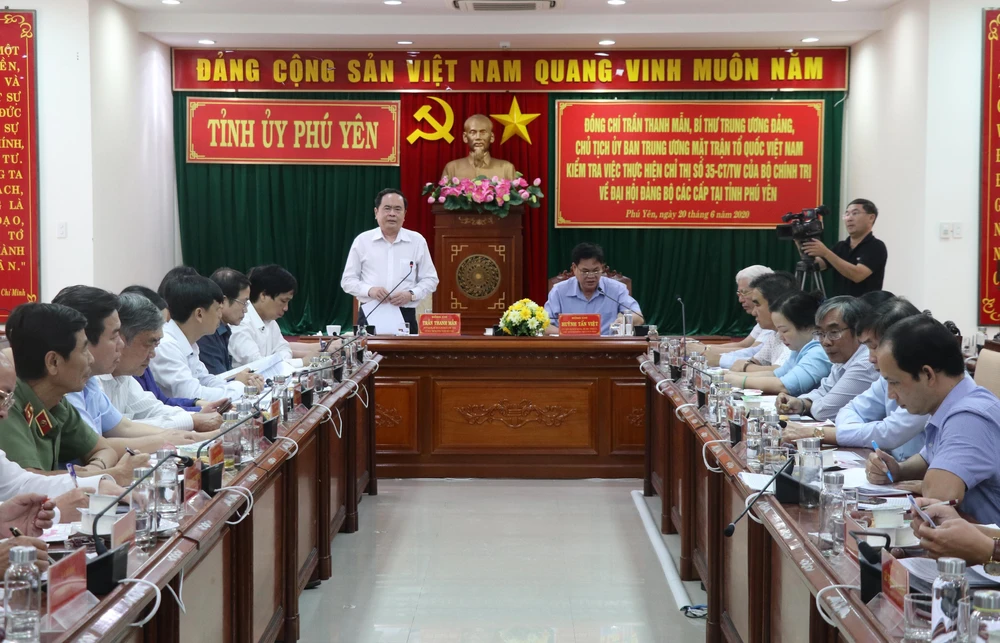 Chủ tịch UBTƯ MTTQ Việt Nam Trần Thanh Mẫn phát biểu tại buổi làm việc với Tỉnh ủy Phú Yên. (Ảnh: Phạm Cường/TTXVN)