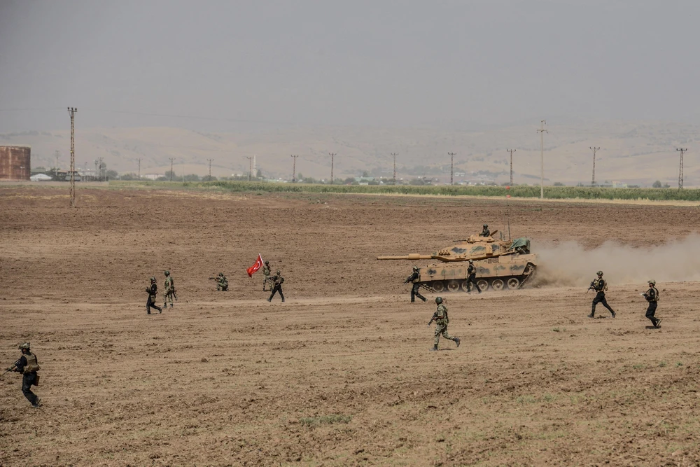 Binh sỹ Thổ Nhĩ Kỳ tham gia một cuộc tập trận gần cửa khẩu Habur, giáp giới với Iraq. (Ảnh: AFP/TTXVN)