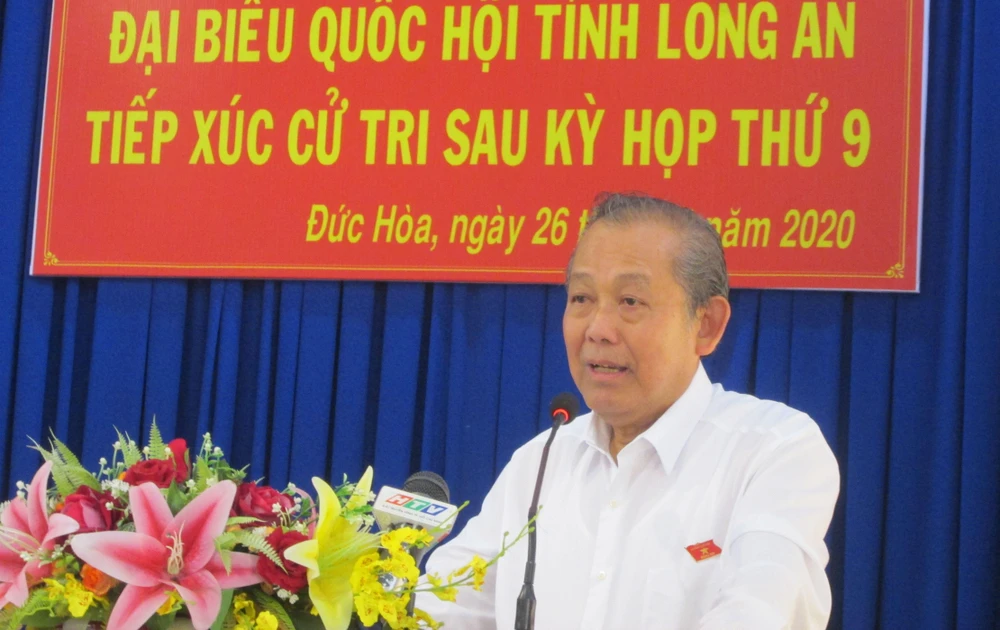 Phó Thủ tướng Trương Hòa Bình phát biểu tại buổi tiếp xúc cử tri huyện Đức Hòa (Long An). (Ảnh: Bùi Giang/TTXVN)